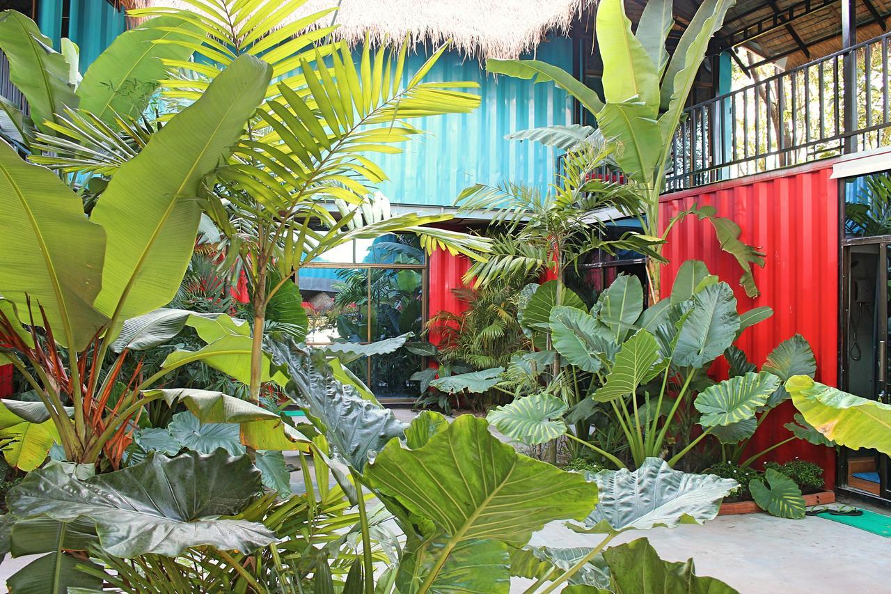 Отель Jurassic Garden Сиануквиль Экстерьер фото